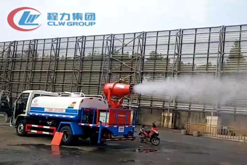 江蘇礦地用福田5方30米霧炮車(chē) 現(xiàn)場(chǎng)噴霧效果反饋