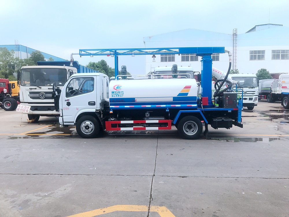 東風小多利卡鐵路抑塵車