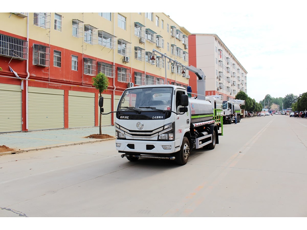 東風(fēng)小多利卡抑塵固化劑噴灑車(chē)