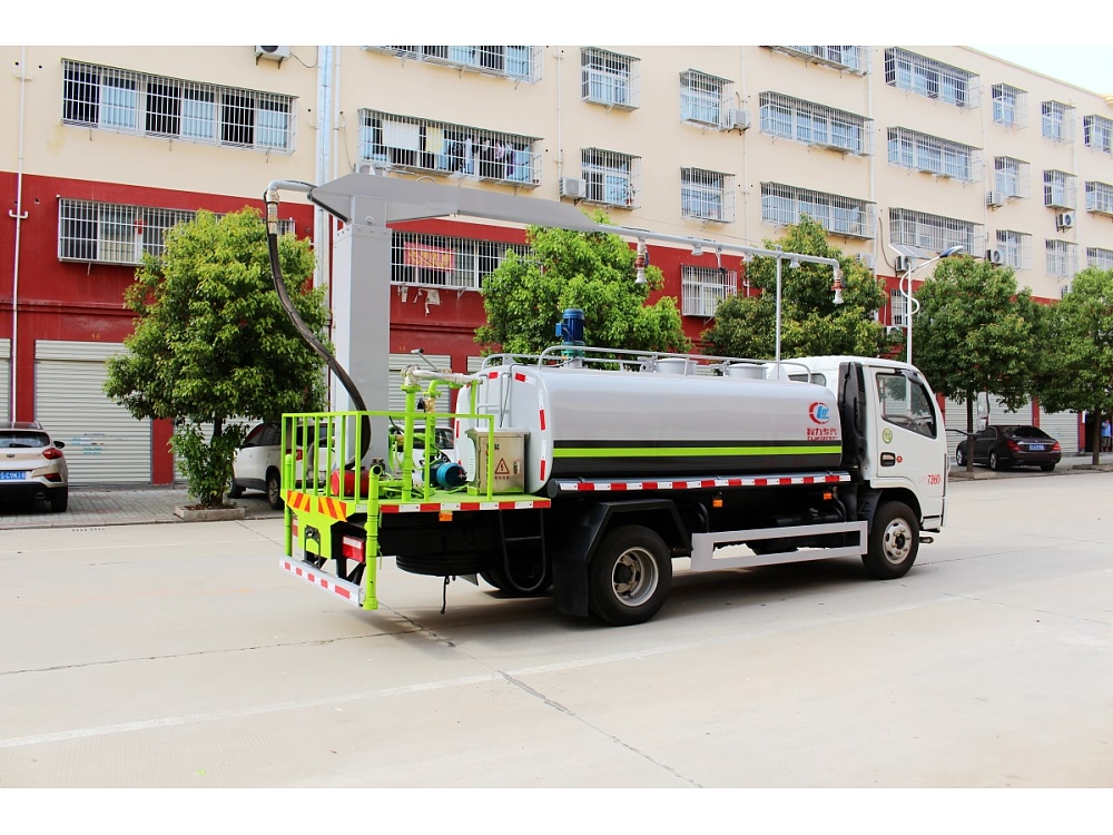 東風(fēng)小多利卡抑塵固化劑噴灑車