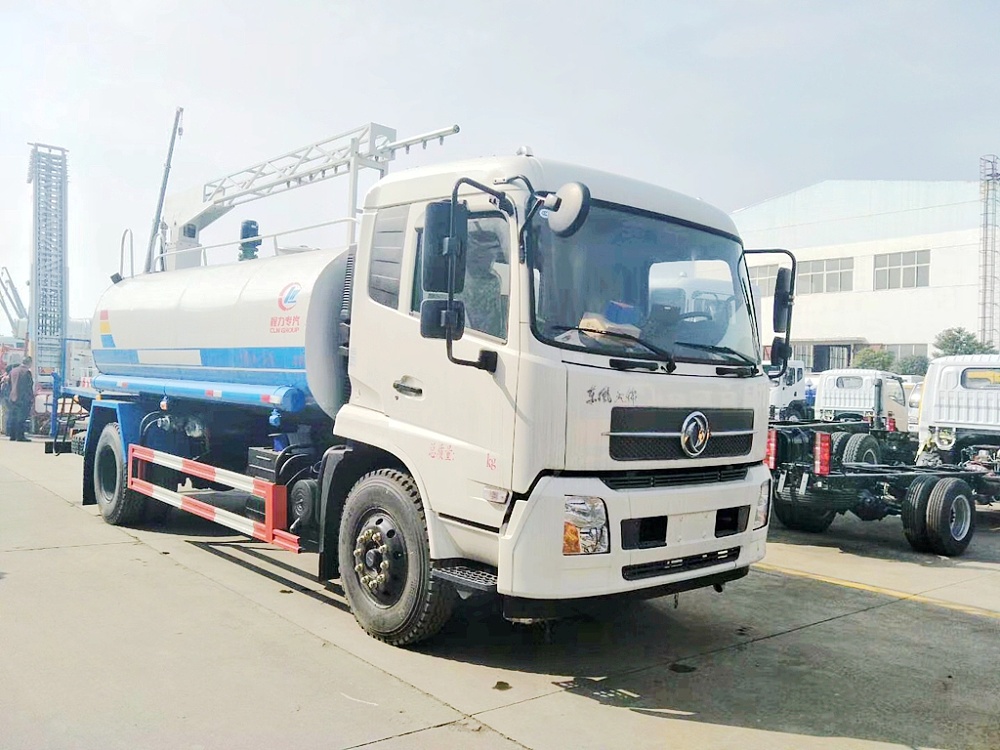 東風(fēng)天錦鐵路專(zhuān)用抑塵灑車(chē)
