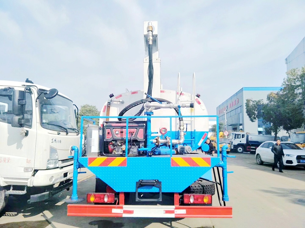 東風(fēng)天錦鐵路專用抑塵灑車