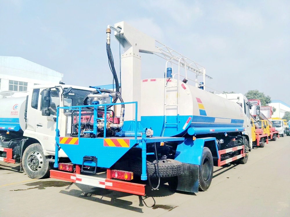 東風(fēng)天錦鐵路專用抑塵灑車