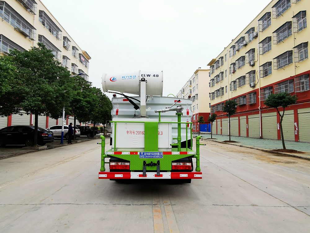 東風(fēng)小多利卡霧炮車(國六4.5立方/30-40米霧炮)