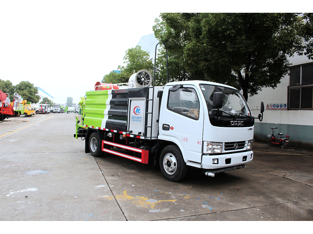 東風小多利卡噴霧車(國五4.5立方/30-40米霧炮)