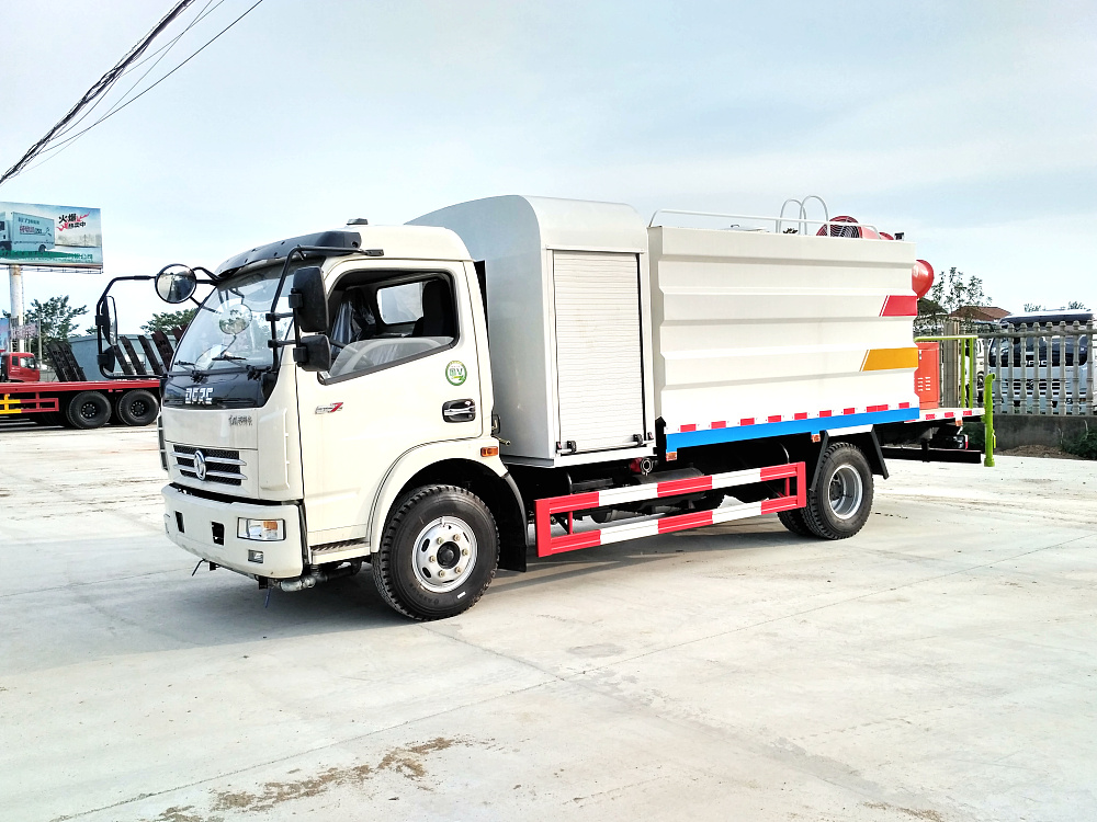 東風大多利卡霧炮車(國五6.5立方/30-40米霧炮)