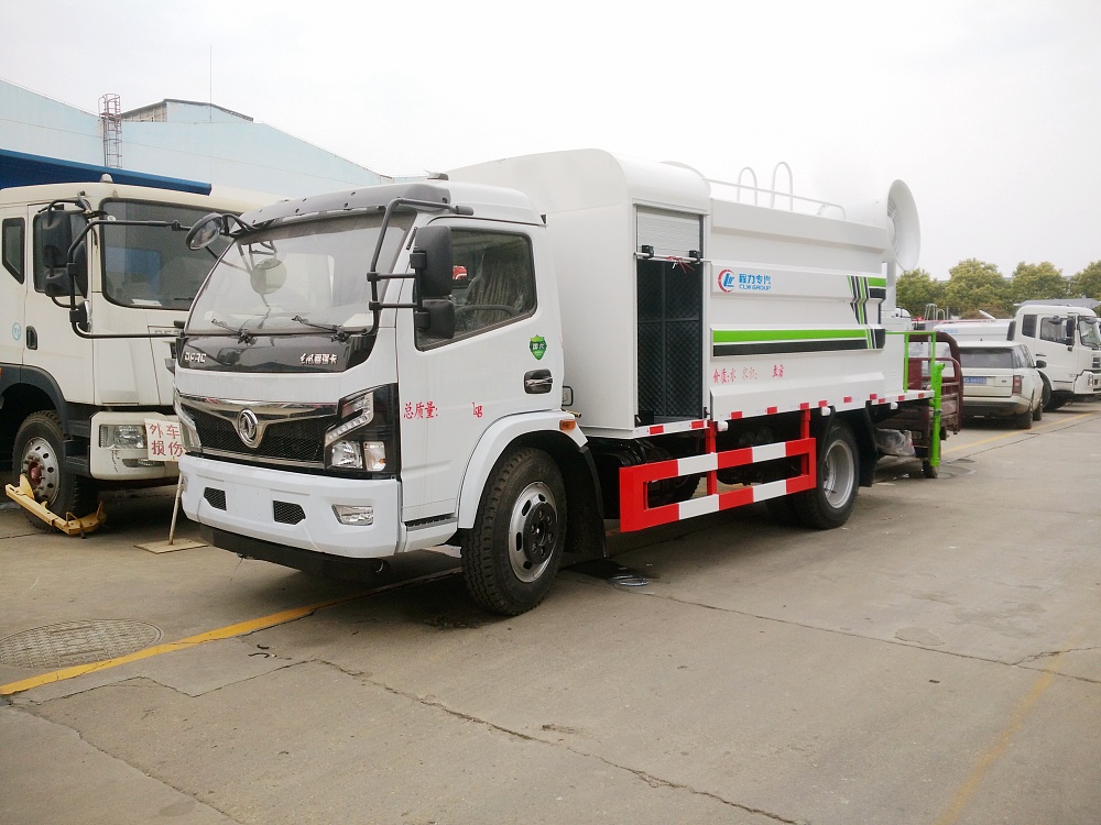 東風(fēng)凱普特多功能抑塵車(chē)