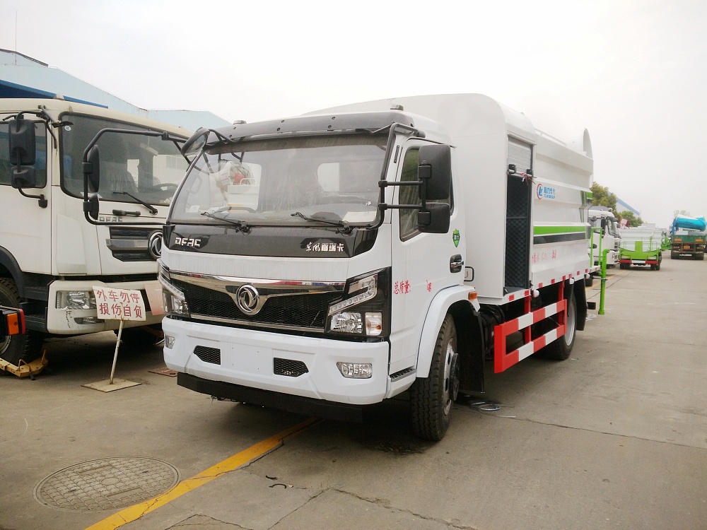 東風(fēng)凱普特多功能抑塵車(chē)