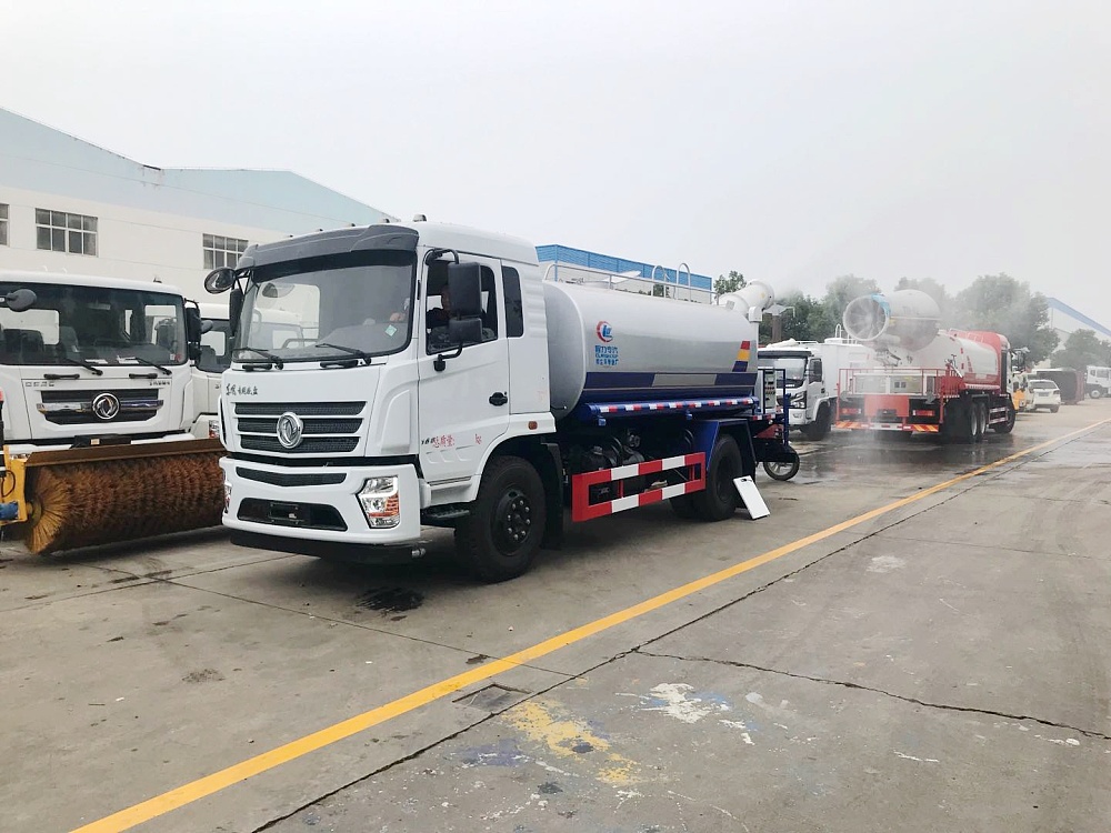 東風專底抑塵灑水車(國五12立方/30-40米霧炮)