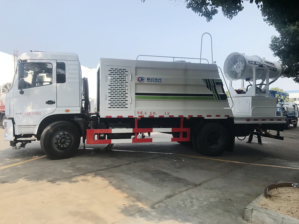 東風(fēng)專(zhuān)底噴霧霧炮車(chē)(國(guó)六10立方/50-100米霧炮)