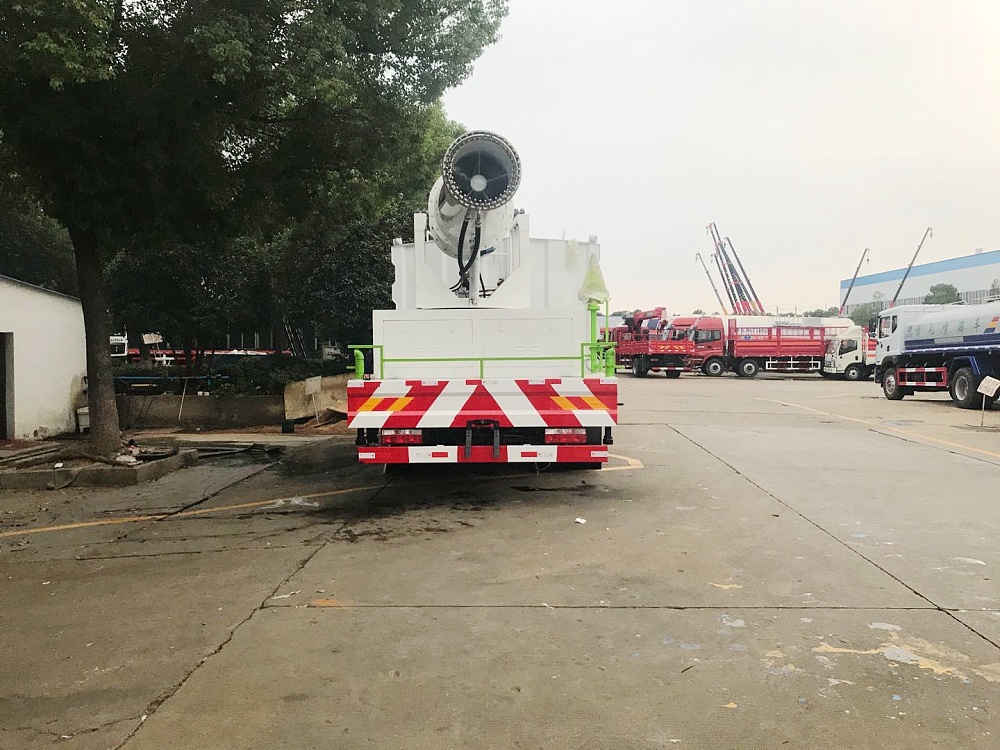 東風(fēng)專底噴霧抑塵車