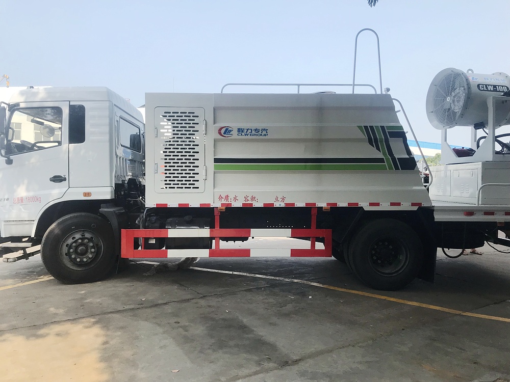 東風(fēng)專底噴霧抑塵車