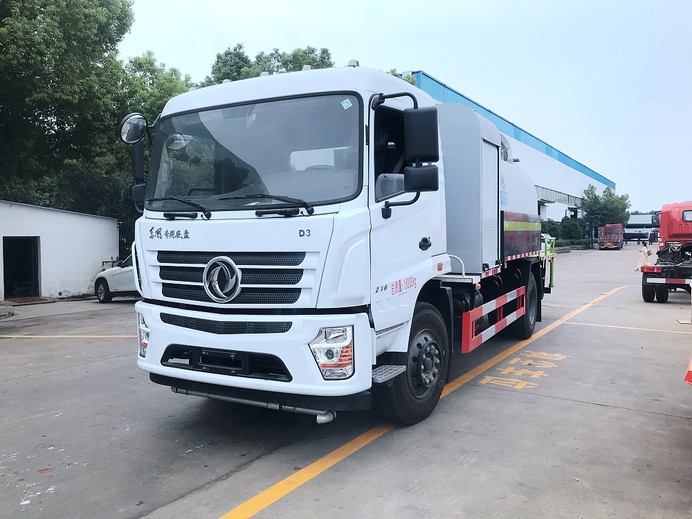 東風(fēng)專底抑塵噴霧車