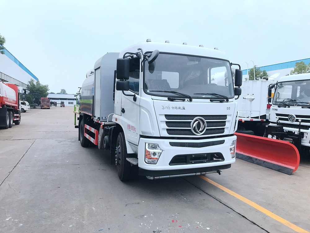 東風(fēng)專底抑塵噴霧車