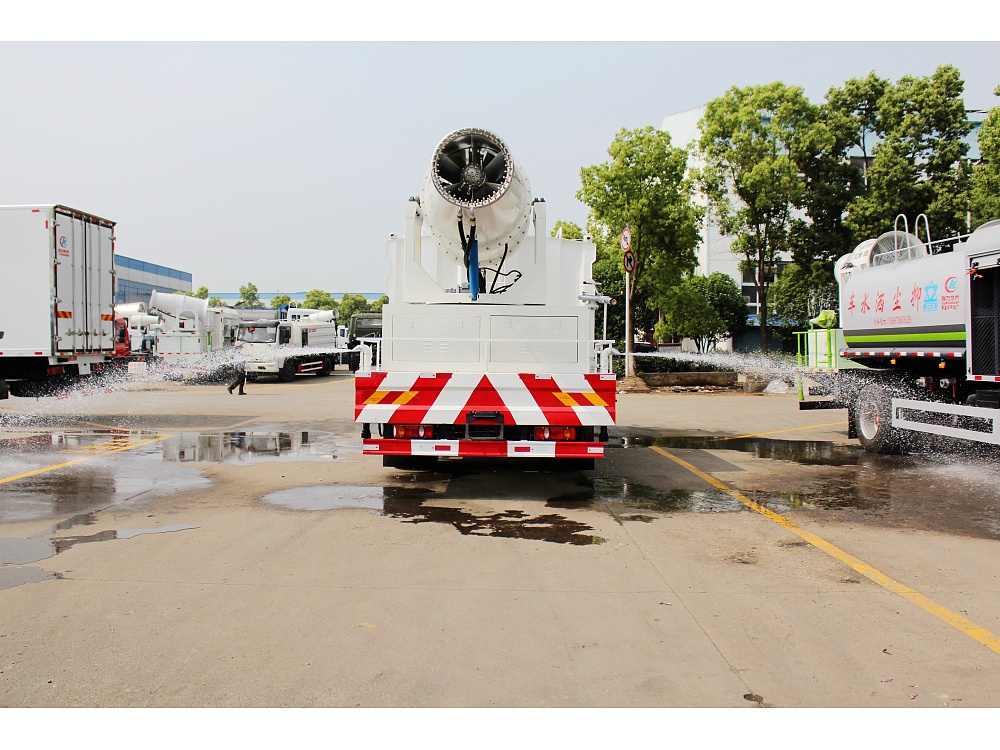 東風(fēng)華神T5噴霧霧炮車(國六10立方/50-100米霧炮)