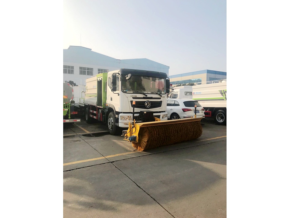 東風(fēng)華神T5噴霧霧炮車(國六10立方/50-100米霧炮)