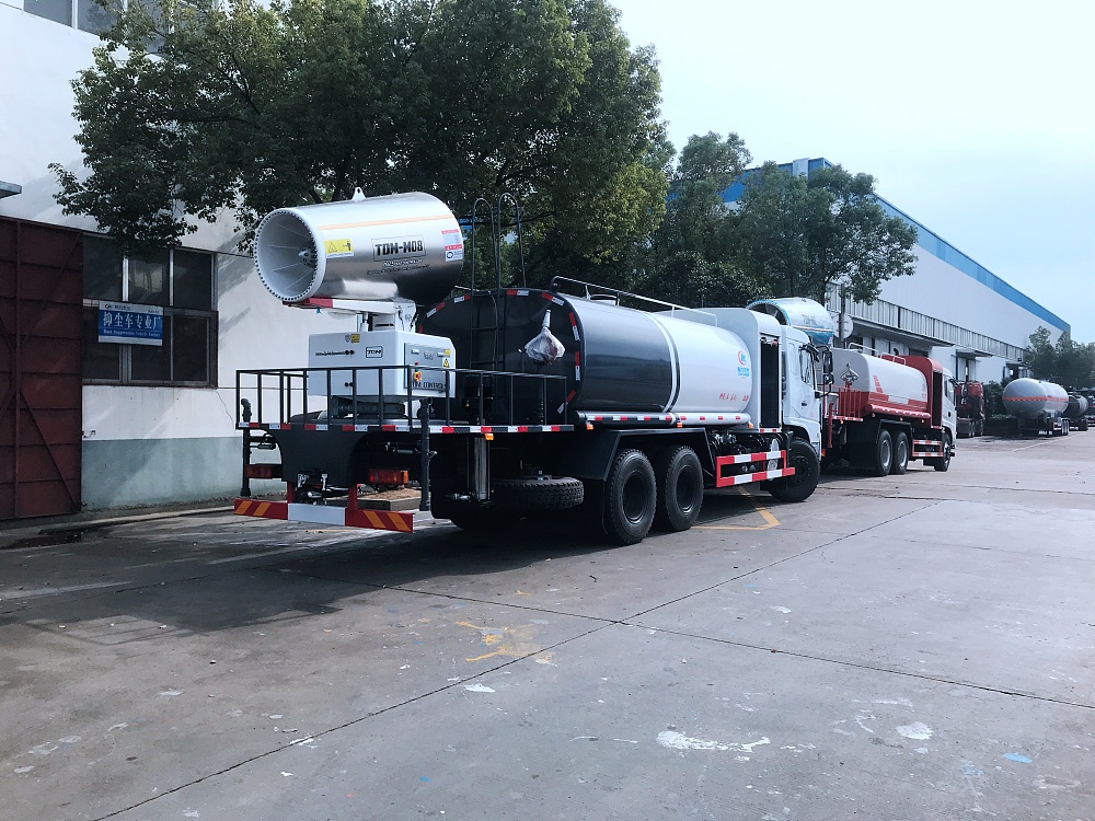 東風(fēng)專底D3L后雙橋抑塵車(國(guó)六16立方/50-120米霧炮)
