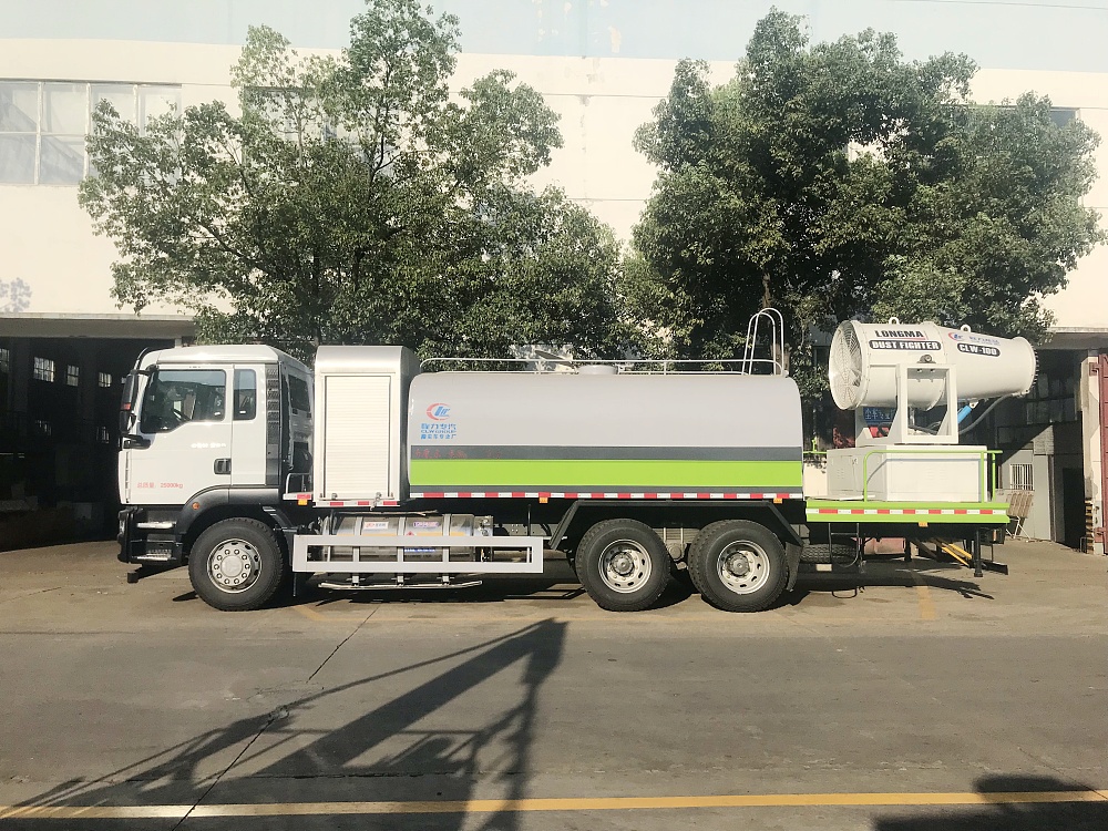 重汽汕德卡后雙橋霧炮車(國(guó)六16立方/50-120米霧炮)