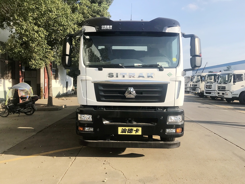 重汽汕德卡后雙橋霧炮車(國(guó)六16立方/50-120米霧炮)