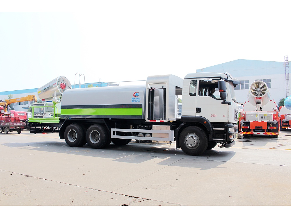 重汽汕德卡后雙橋霧炮車(國(guó)六16立方/50-120米霧炮)