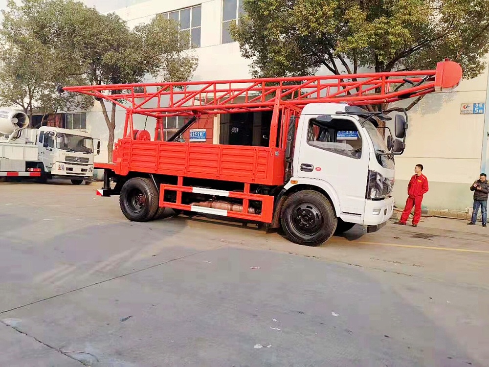東風(fēng)福瑞卡鉆機(jī)車