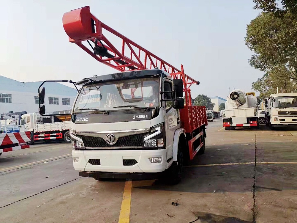 東風(fēng)福瑞卡鉆機(jī)車