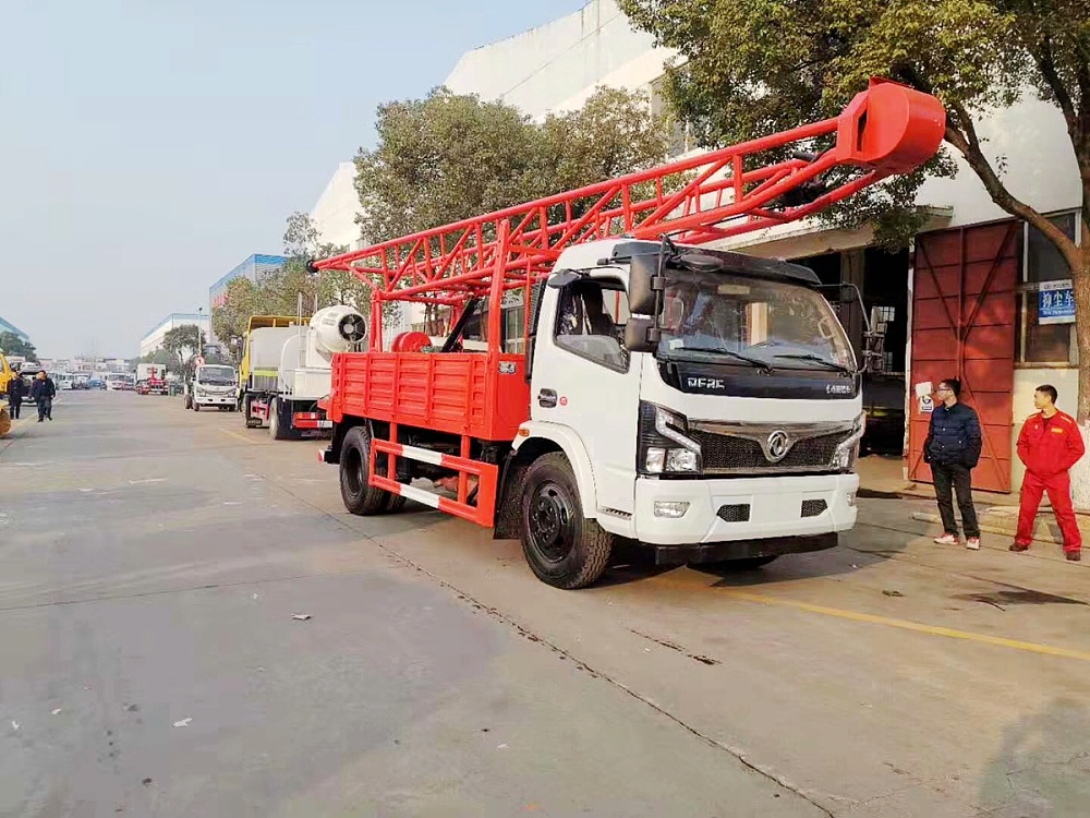 東風(fēng)福瑞卡鉆機(jī)車