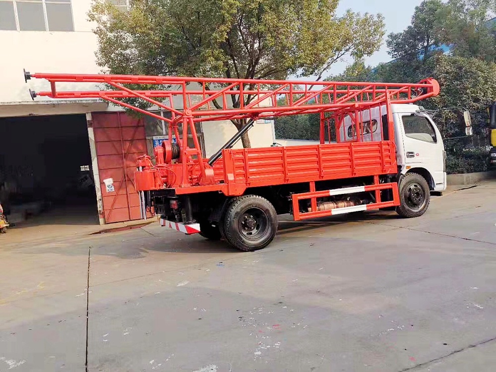 東風(fēng)福瑞卡鉆機(jī)車